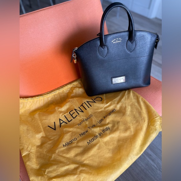Designer Valentino handbag - Picture 9 of 11